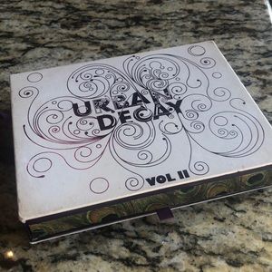 Urban Decay- book of shadows volume 2